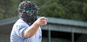 메이저리그 야구 심판, 포커 플레이어와의 도박 연루로 해고