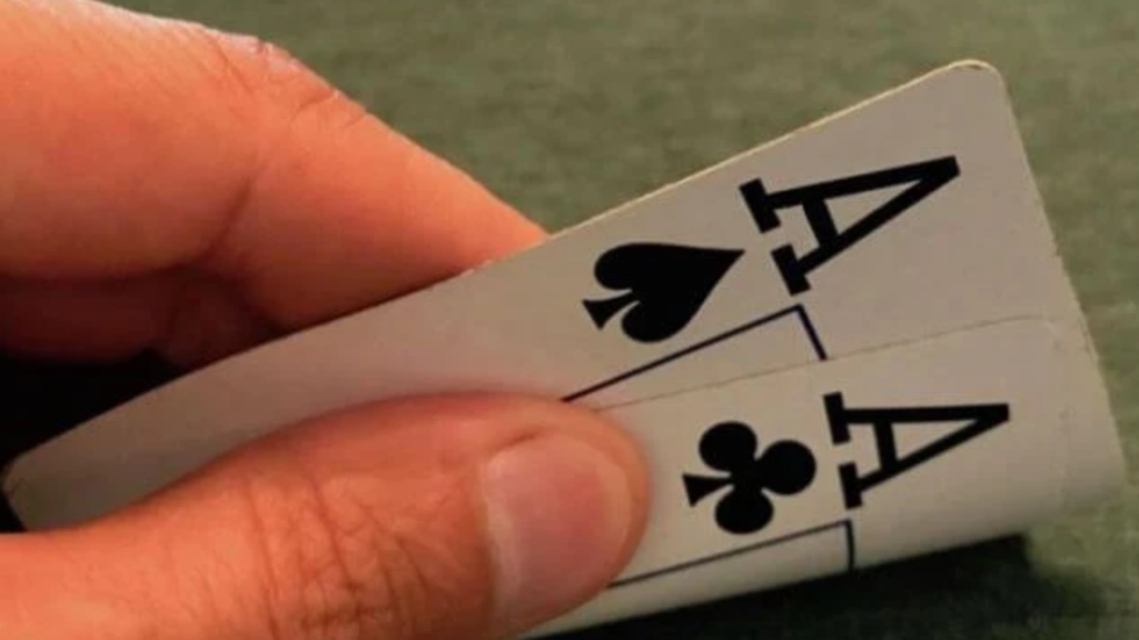 WPT 파이널 테이블에서 포켓 에이스로 펼쳐진 1,500,000 포커 쇼다운