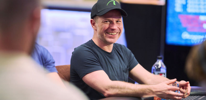 조나단 리틀의 포커 전략: 천천히 죽지 않으려면 과감하게 플레이하라