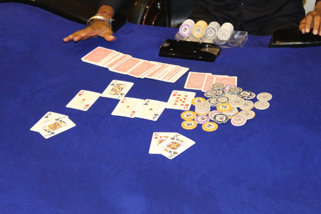 킹스 앤 퀸즈 포커