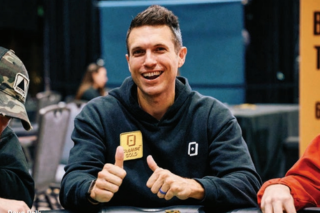 패치를 넘어: 현대 포커 스폰서십의 세계